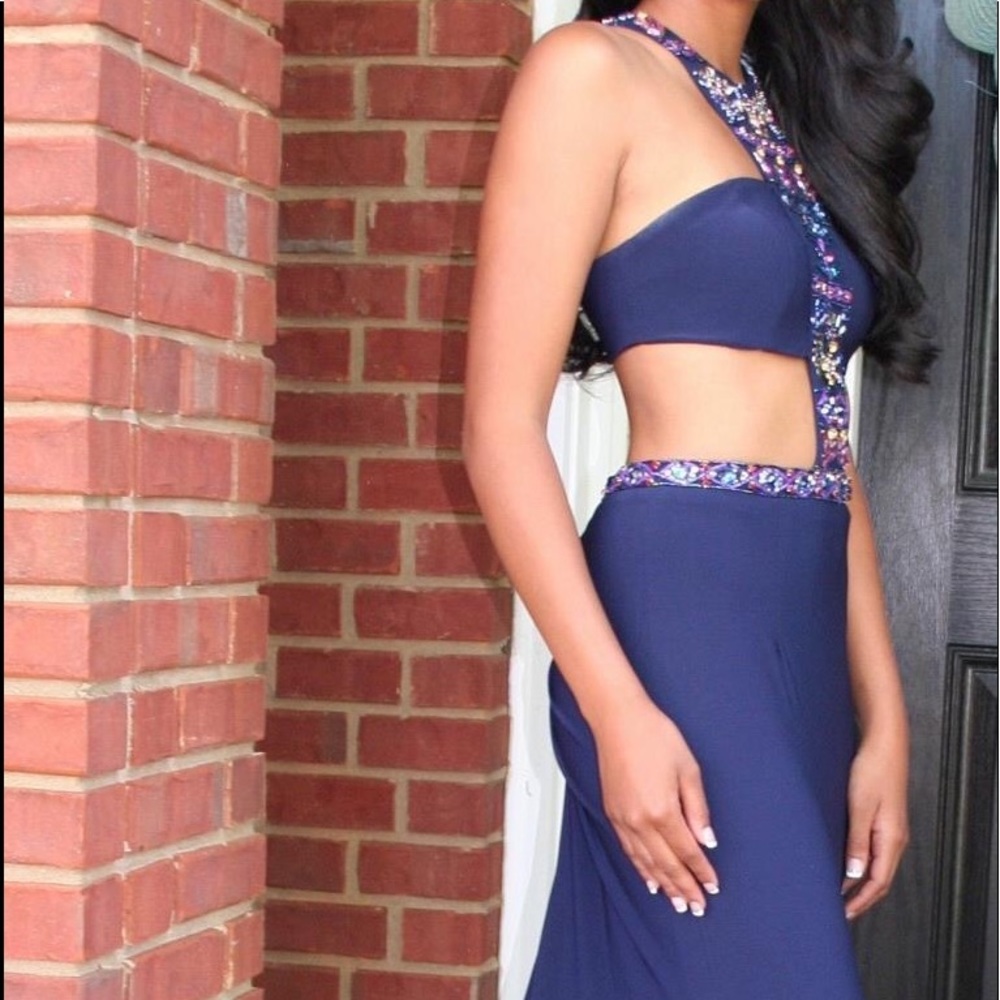 Stunning prom dress!!! - Picture 3 of 8